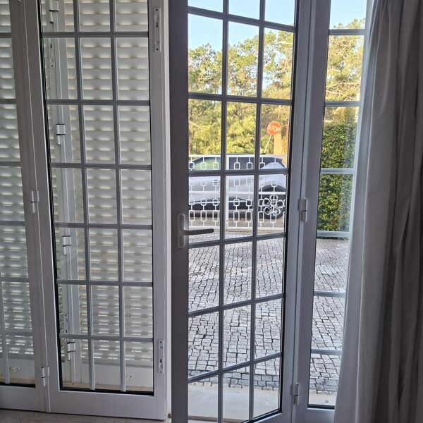 Az új szobánk a csendes utcánkra nyílik