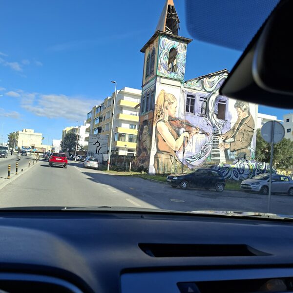 Portugáliában népszerű a graffiti ("épület-tetoválás")