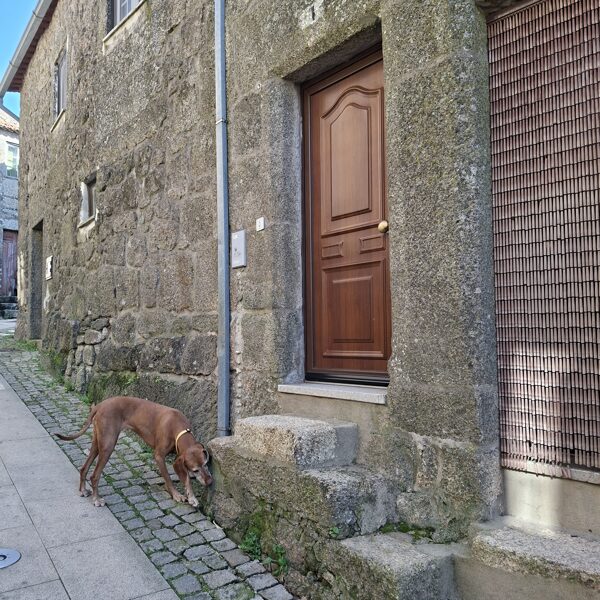 No staggering at this entrance