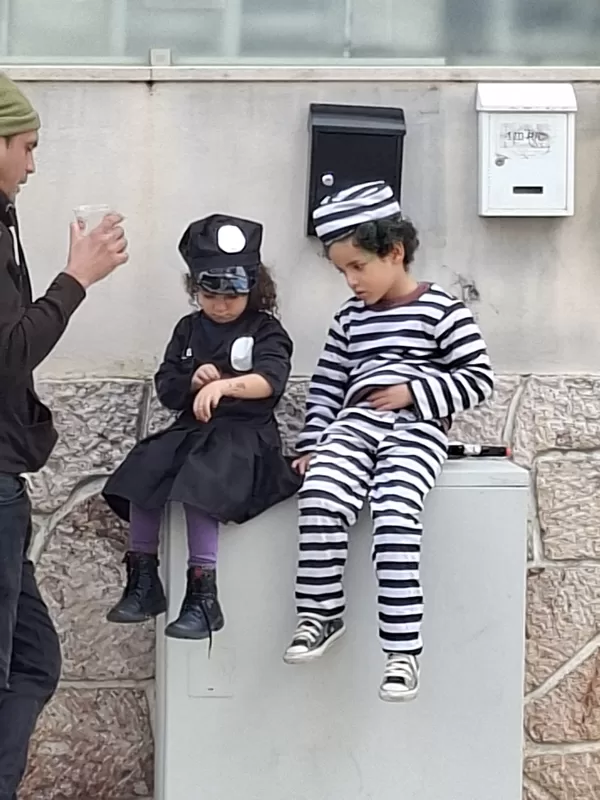 Police woman and prisoner