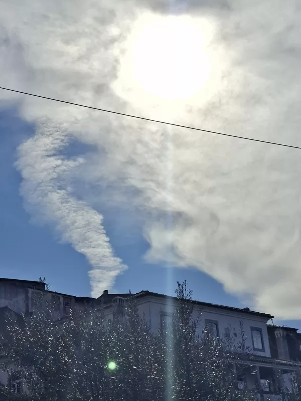 Not smoke, not even a smoke cloud. Just a cloud. Or the Earth’s umbilical cord to the Sun?