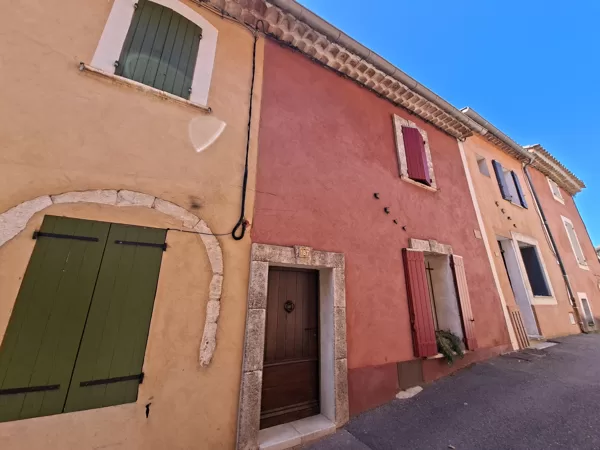 Roussillon színes házai
